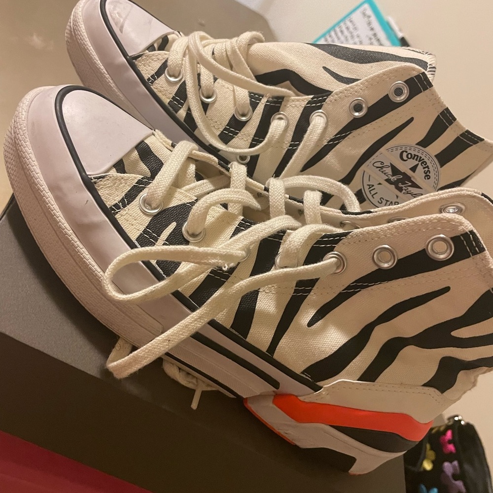 Zebra Converse
